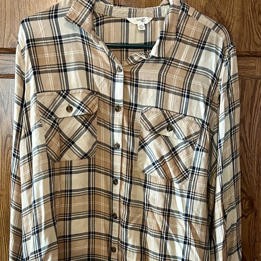 Terra & Sky Women's Plus Size Button-Up Shirt with Long Sleeves